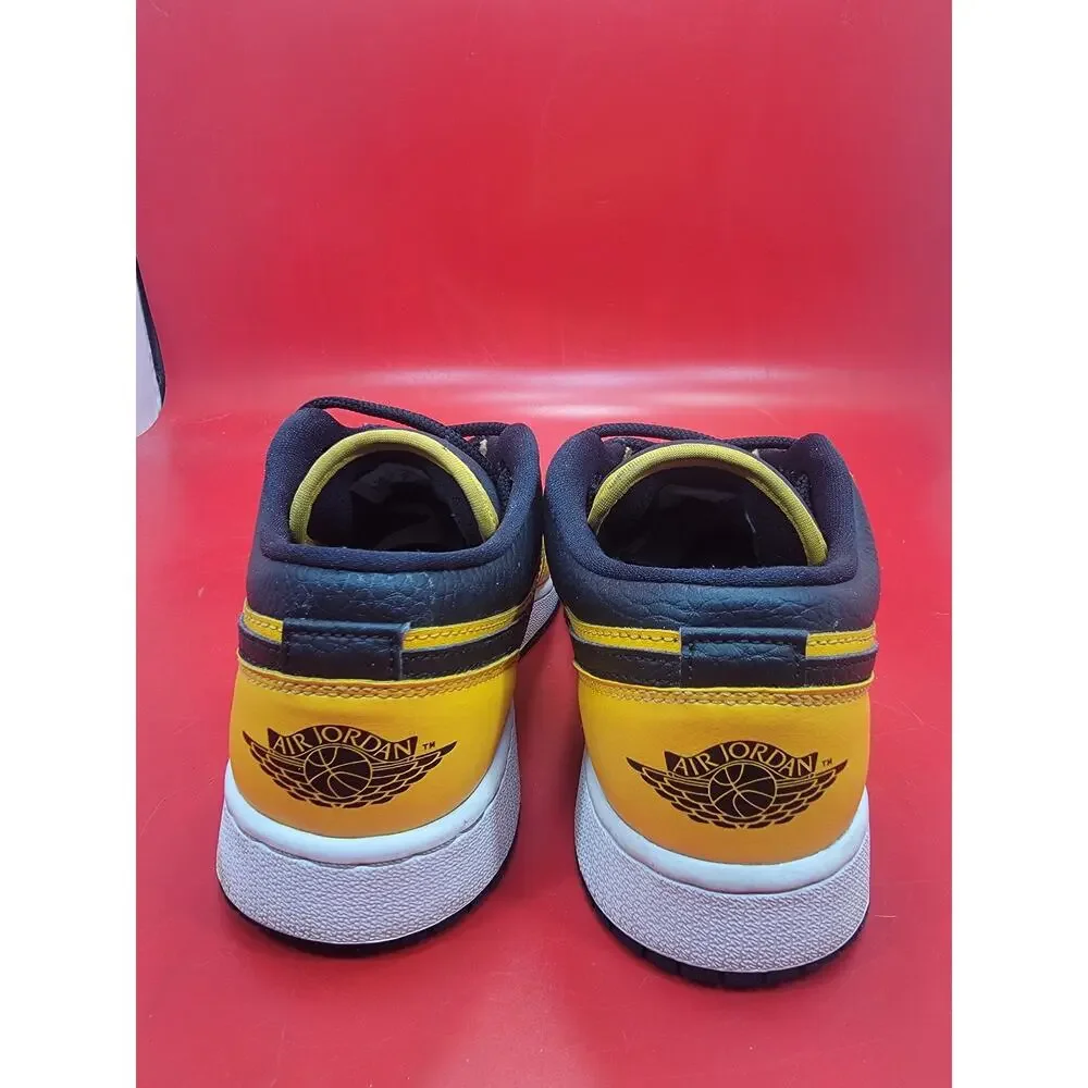Nike Kids Yellow and Black Low Top Sneakers